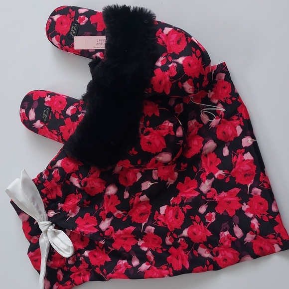 Victoria's Secret Slippers - Picture 9 of 9